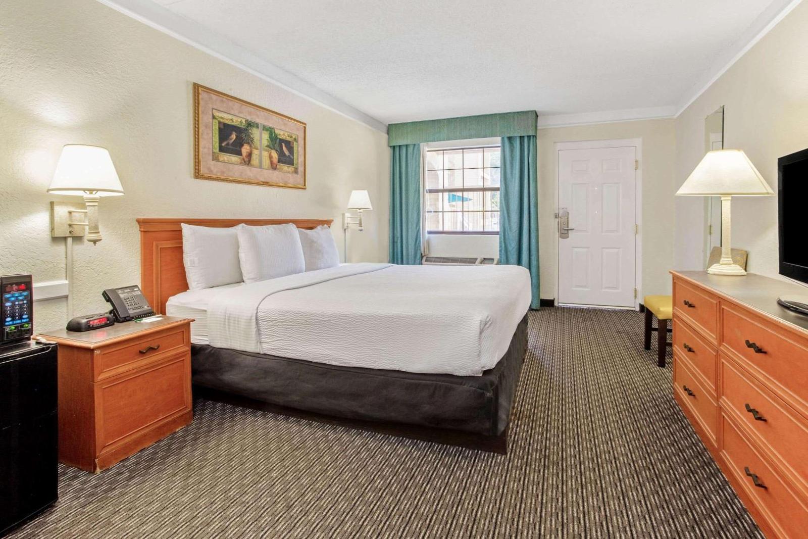 La Quinta Inn by Wyndham Tampa Bay Pinellas Park Clearwater Main image 2